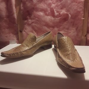 Two Lips Natural Loafers Size 9